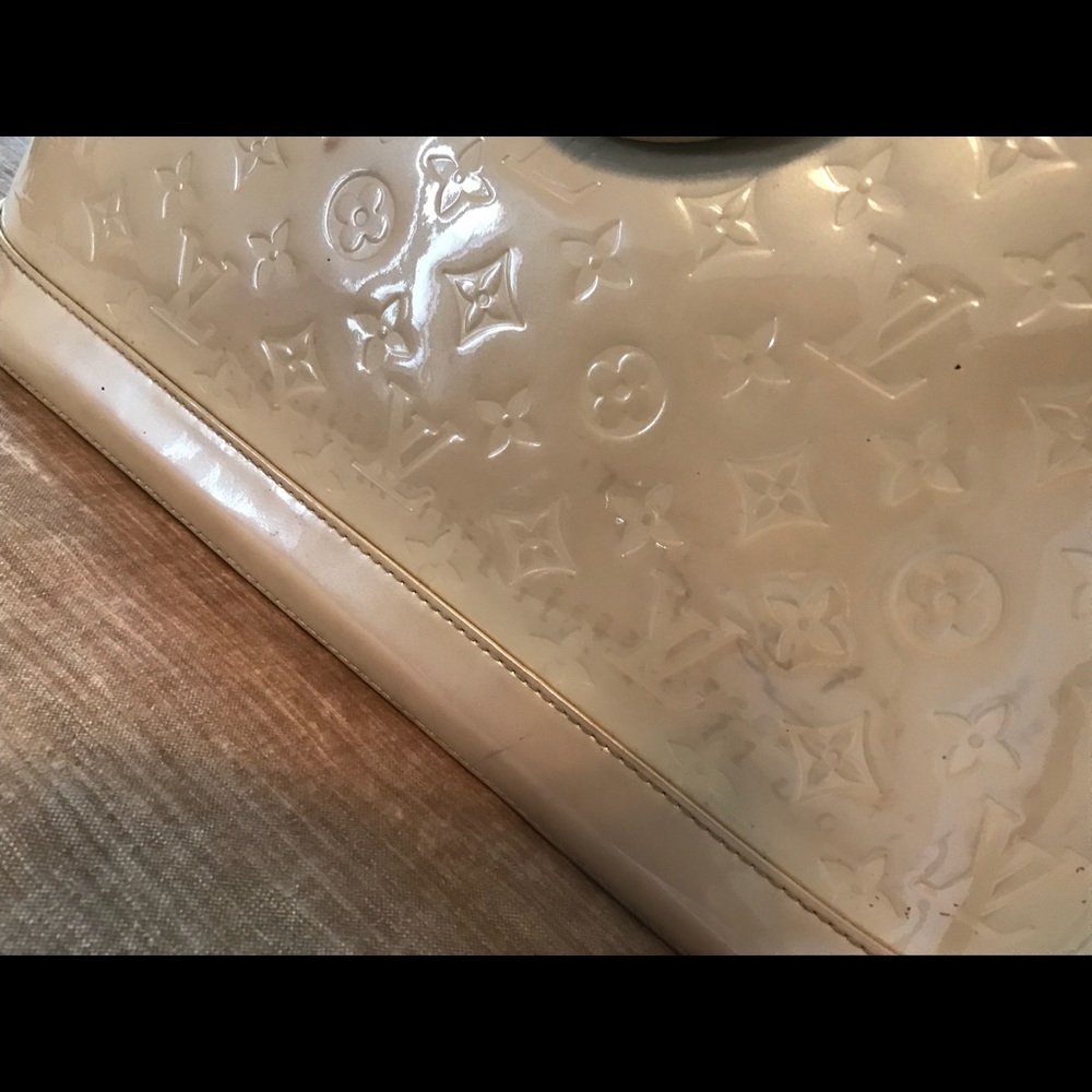 Louis Vuitton Vernis Alma PM Marshmallow